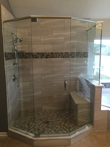 Frameless neo-angle glass shower enclosure